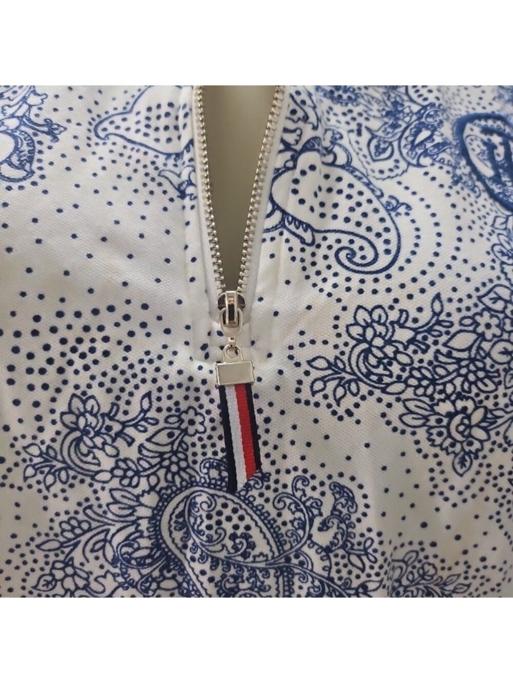 Tommy Hilfiger Sleeveless Golf Polo M Blue White Paisley Tennis Top Country Club - Picture 3 of 13